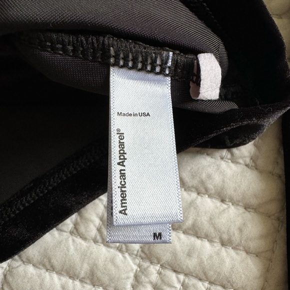 RARE American Apparel Black Velvet Long Sleeve Crop Top - Picture 3 of 3
